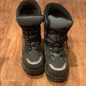 Snow boots